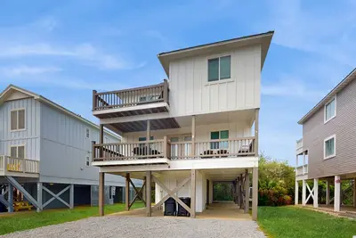 Image de Maison duplex avec terrasse à 2 niveaux, accès à la plage et piscines / bains à remous communs
