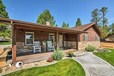 Image de Luxe Bryce Canyon Home avec cheminée, patio et grill