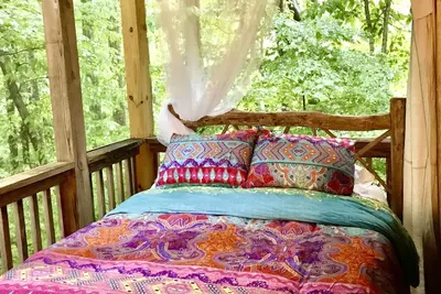 Image de ♥♥ Cabane de montagne cachée dans les Smokeys! prix spécial de juin. Reserve maintenant!