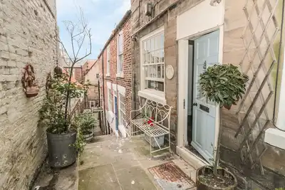 Image de Voilier Par, animaux de compagnie, avec un jardin à Whitby, Ref 981087