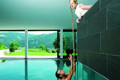 Image de Appartement design de luxe avec utilisation de bien-ĂŞtre et piscine