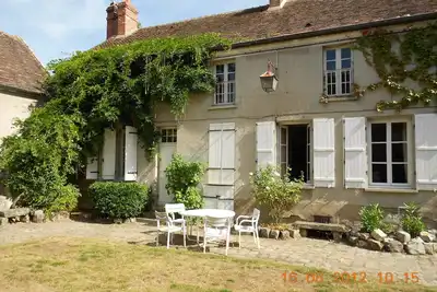Image de Maison de caractere dans village près de Fontainebleau et Insead.