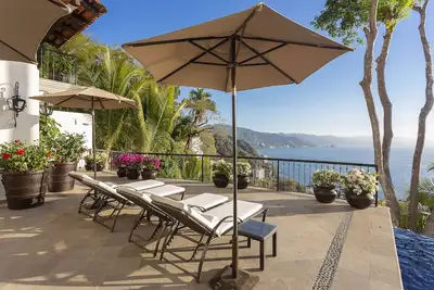 Image de Magnifique Villa w \/ inégalées luxe \/ Vues, 5 min à la ville, Gourmet Chef, Personnel