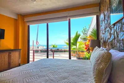 Image de 1 condos en bord de mer Br