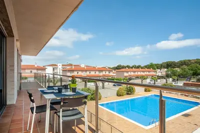 Appartement avec piscine communautaire, proche de la plage-Hutg-000230