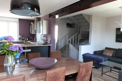 Maison  lumineuse décorée avec soin à 300 mètres de la plage des Sables Blancs.