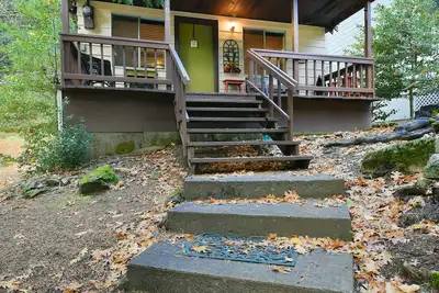 Image de Shasta Retreat Cabin pas de la rivière Sacramento.