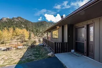 Image de L'une des maisons de vacances les mieux cotées par Vrbo à Estes Park!