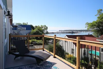 Image de Lieu, emplacement, emplacement! Privé - Waterview - Downtown Cottage