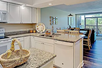 Image de Beau 327 Litchfield Retreat Condo. Totalement rénové 2018. Piscine et plage!