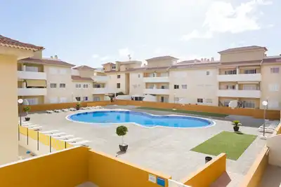Image de Terrasse De Toit Avec Piscine PRÈS De La Plage