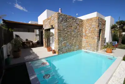 Image de Nouvelle villa avec piscine privée