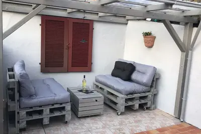 Image de chalet confortable dans les vignes