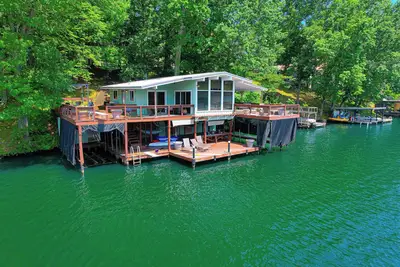 Image de Nouvelle Liste! ! Pêcher juste devant la porte @ Cette maison est juste au-dessus du lac! !