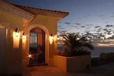 Image de Luxury Oceanfront Villa, Montecristo Estates within Quivira Golf, Los Cabos