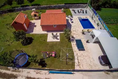 Image de Maison pour la famille avec la piscine Radošić, Zagora (K-15891)