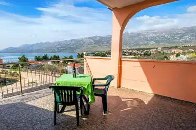 Image de Garçonnière avec la terrasse et la vue sur le mer Rovanjska, Paklenica (As-14732-a)