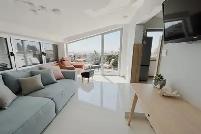 Image de Juin en 2 + 1 appartement avec vue sur la mer Terrasse à quelques pas de Sand Beach