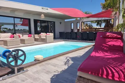 Image de Villa Pharos à 100 mètres de la plage, 400m² avec piscine chauffée et jacuzzi