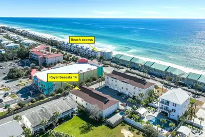 Image de 2min à pied de la plage privée! Maison de ville magnifique 3br!