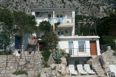 Image de Profitez de vos vacances dans un environnement calme sur une belle propriété avec terrasse