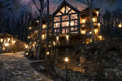 Image de Une vue imprenable! Lodge de luxe. 27 personnes. Pavillon principal et maison d'hôtes séparée.