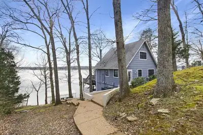 Image de Chalet du lac Nashville, bord de l'eau avec vue Sunset inégalée! 6-7 personnes