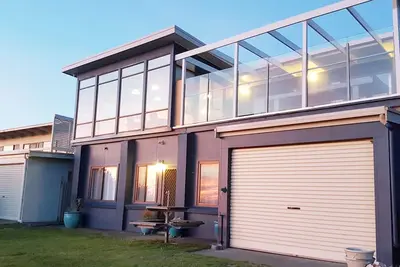 Vues sur l'océan sans fin et 500 m à pied de la plage de surf de Goolwa! * Juste rénové *
