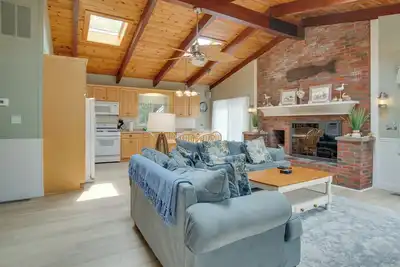 Image de Nouveau! Cosy North Falmouth Accueil w / Guest House & A / C!