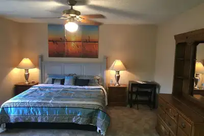 Image de «Appréciez une maison de ville située dans un pays montagnard avec des lits Alexa, King et Queen - Départ à 14h00»