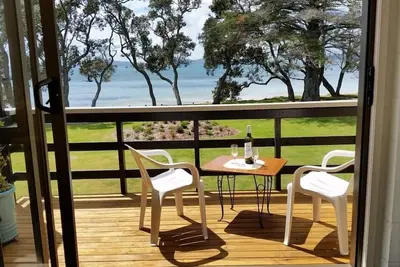 Image de Sur la plage de Snells Beach