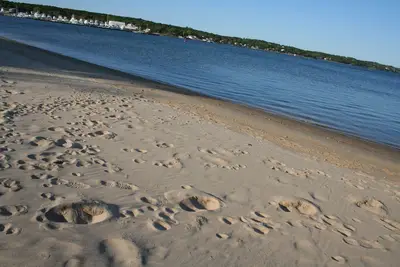 Image de Hamptons Waterfront - sur une plage de sable - détente et escapade! (Sh)