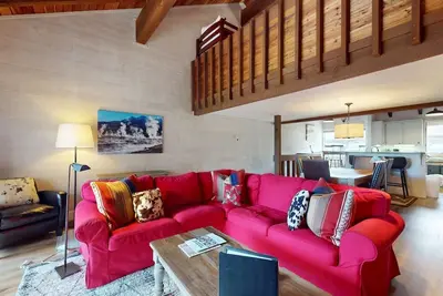 Image de Deux chambres et mezzanine pouvant accueillir jusqu'à 8 personnes avec accès à la piscine du complexe Sun Valley