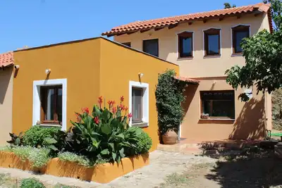 Maison d'art avec vue panoramique sur les montagnes et à voir!