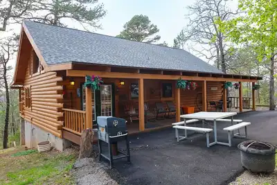 Image de Branson Mo Log Cabin Private Porch Quiet Mtn. Vue sur la forĂŞt au-dessus du lac, Handicap