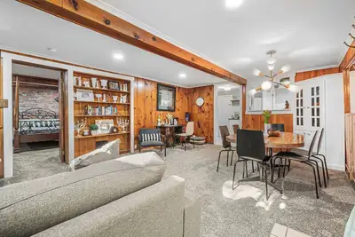 Image de Appartement propre, confortable et spacieux à Fort Grounds: très bien situé!