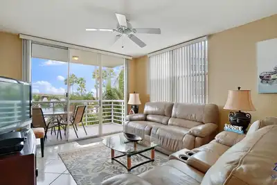 Image de 2/2 coin 4ème étage Bahia Vista 9-424 Isla Del Sol avec une vue imprenable! Nouveau!