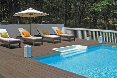 Image de Nouvelle inscription: Maison élégante et élégante sur 2 hectares boisés, espaces de vie surdimensionnés avec touches rustiques
