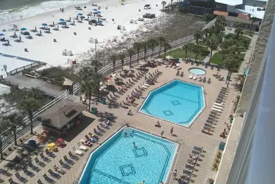 Image de The Summit Condo, réservez en mai / juin devant la plage avec des chaises gratuites sur la plage!