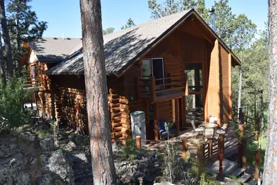 Image de Maison en bois rond paisible et privée avec des vues et des équipements exceptionnels