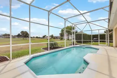 Image de Maison de 4 chambres avec piscine privée et salle de jeux - 15 min de Disney