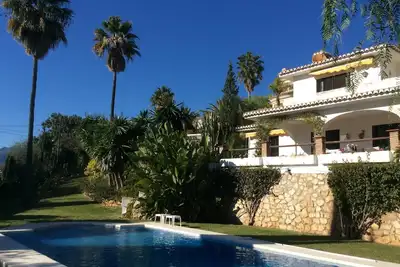 Image de Villa andalouse avec piscine et beau jardin