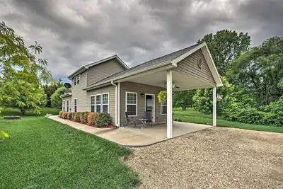 Image de Nouveau! Cozy Meriden Home -2 minutes de Perry Lake!