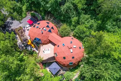 Image de Maison exécutive de 8 000 pieds carrés sur 2 acres