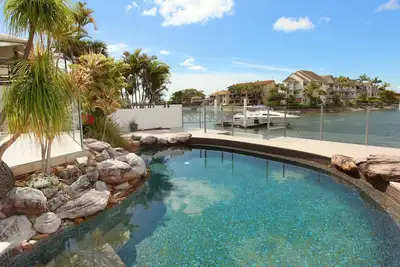 Image de Yulunga 20 - Maison 4 chambres avec piscine + Wifi + Aircon avec ponton privé à Mooloolaba