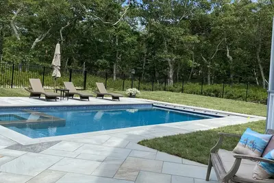 Image de La maison idéale pour la famille, les amis, le plaisir et le tennis! Près de Farm Neck Golf & More