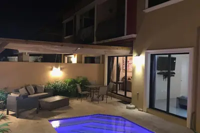 Condo Moderne Avec Piscine PRIVÉE À Gold Coast Villas