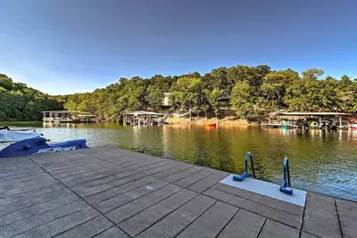 Image de Nouveau! Waterfront Lake Ozark Condo avec balcon et piscine