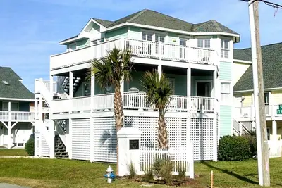 Image de Pelican's Perch - Ocean Views! La plage est juste en face!