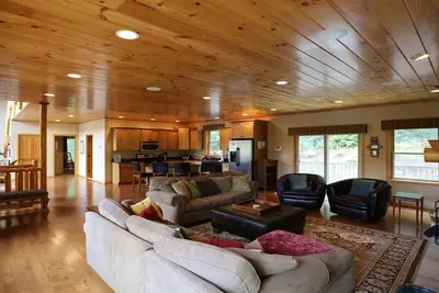 Image de Wrap around Deck avec vue sur la montagne 4 chambres Sleeping Families jusqu'Ă 14!